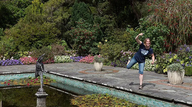 Anne will immer Statue spielen auf Garinish Island