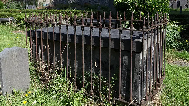 Grab außerhalb der St. Michan's Church