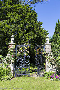 Eingang beim spanischen Garten von Mount Stewart in Nordirland