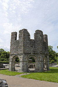 Auffällig ist das achteckige Waschhaus von Mellifont Abbey.