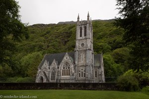 die gotische Kirche von Kylemore Abbey