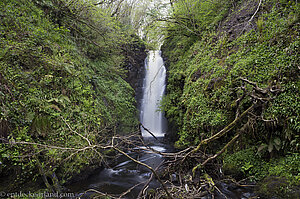 Bei den Cranny Falls an den Ausläufern des Glencoy