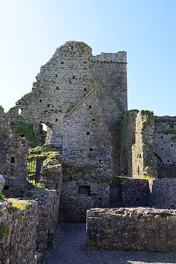 Innerhalb der Gemäuer der Hore Abbey
