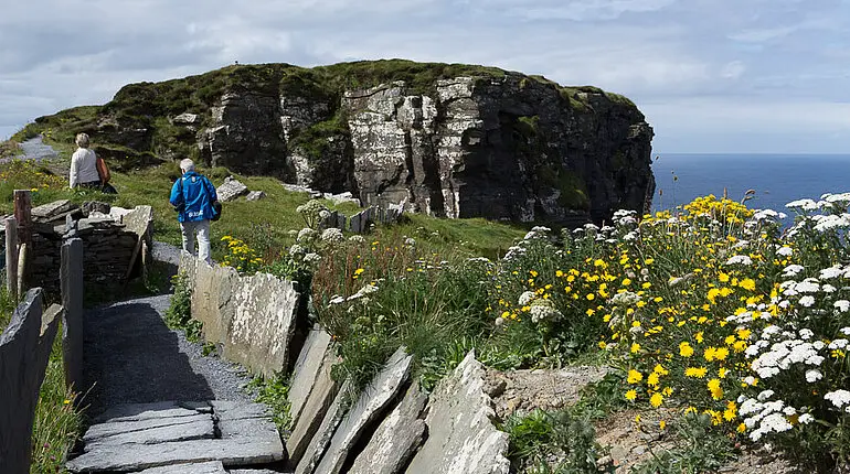 Wanderweg entlang der Klippen von Moher
