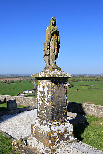 Madonnen-Statue nahe dem Rundturm auf dem Rock of Cashel