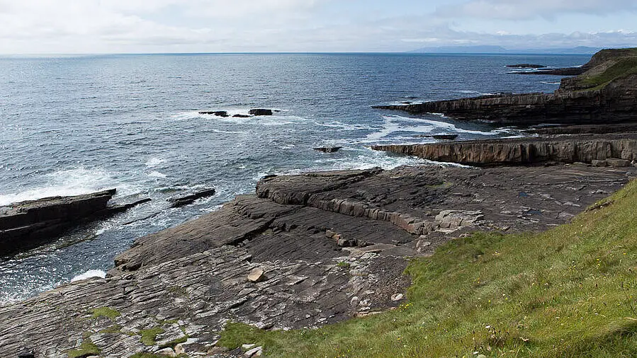 schroffe Küste auf der Halbinsel Mullaghmore