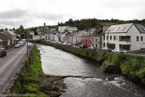 River Eske in dem kleinen Städtchen Donegal