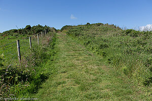 herrlich, ruhiger Wanderweg beim Dunseverick Castle