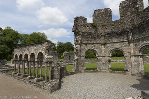 Die Ruinen der Mellifont Abbey