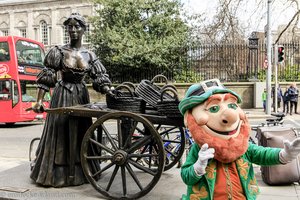 Molly Malone und ein Leprechaun in Dublin