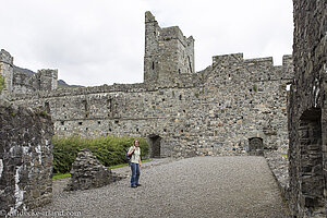 Anne in der Abtei der Dominikaner von Carlingford in Irland