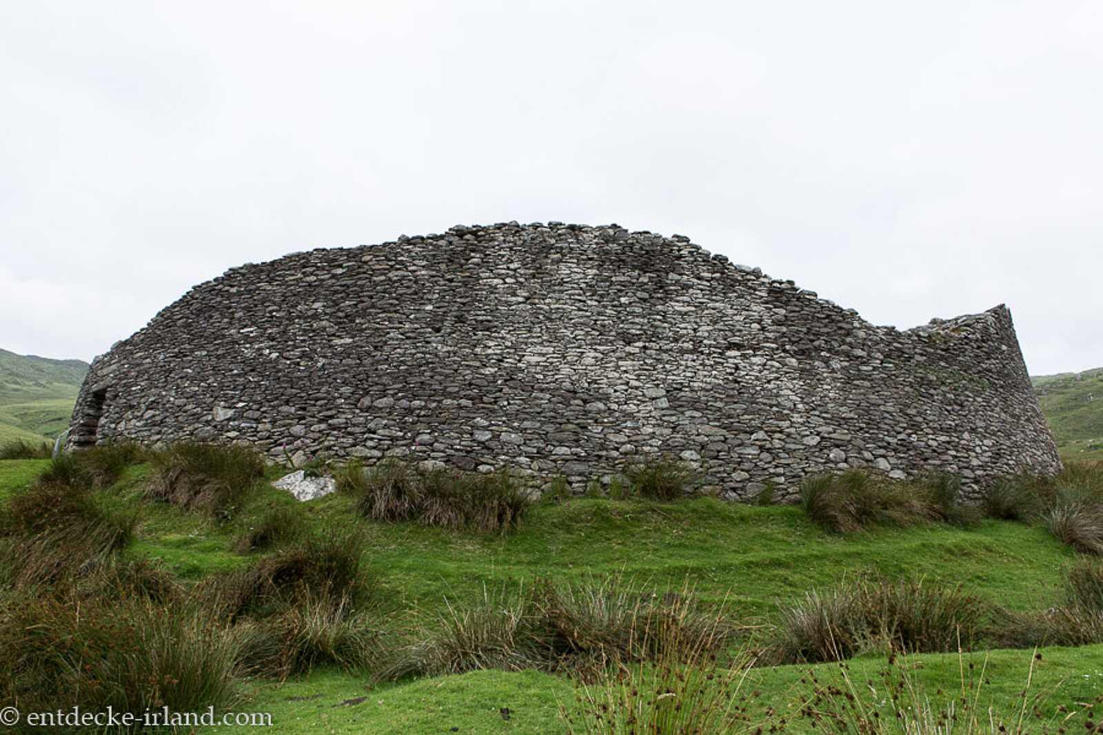 Locker aufgeschichtete Mauern des Staigue Fort im County Kerry, Irland