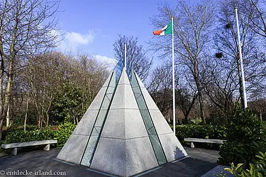 Kriegerdenkmal - Die Pyramide auf dem Merrion Square