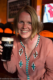 Anne bei ihrem WM-Guinnes in der Tom Sheridan’s Bar