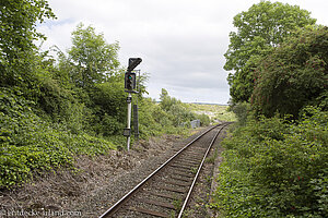 die Bahntrasse bei dem winzigen Dorf Magheramorne in Nordirland