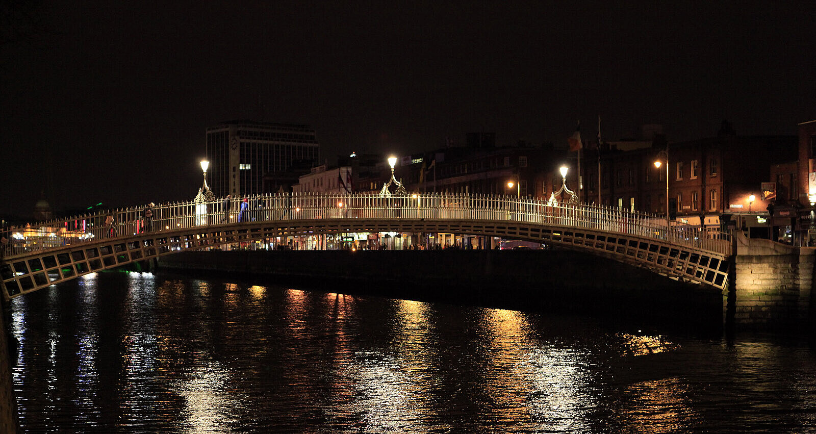 Ha'penny-Bridge von Dublin bei Nacht