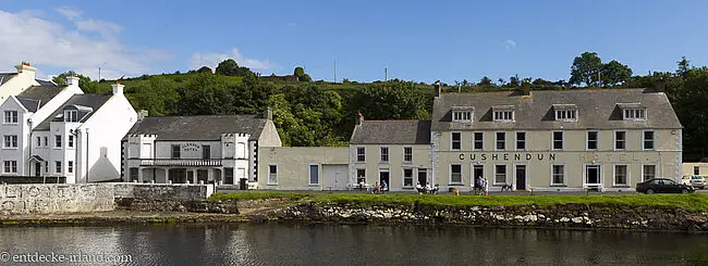 das geogianische Dorf Cushendun an der Causeway Coastal Route