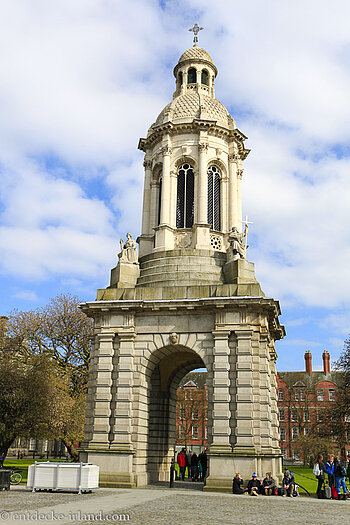 Turm beim Trinity College von Dublin