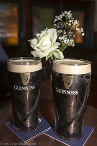 Zwei Guinness im The Maghera Inn