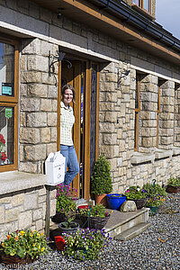 Anne beim B&B Fielys Brae in den Mournes Bergen