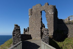 Brücke und Torhaus vom Dunluce Castle