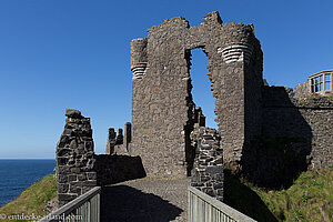 Brücke und Torhaus vom Dunluce Castle