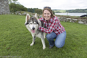 Anne und der Schattenwolf Summer bei Castle Ward in Nordirland