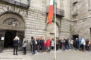 Besucherandrang vor dem Kilmainham Gaol