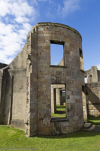 In der Ruine des Downhill House