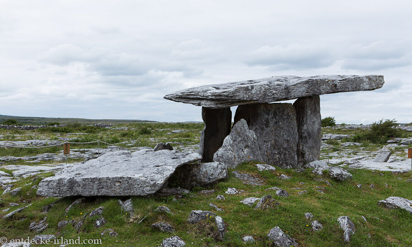 beim Poulnabrone Dolmen
