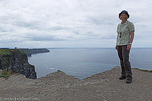 Anne bei den Cliffs of Moher