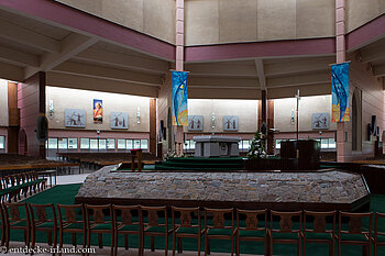 in der riesigen Basilika von Knock